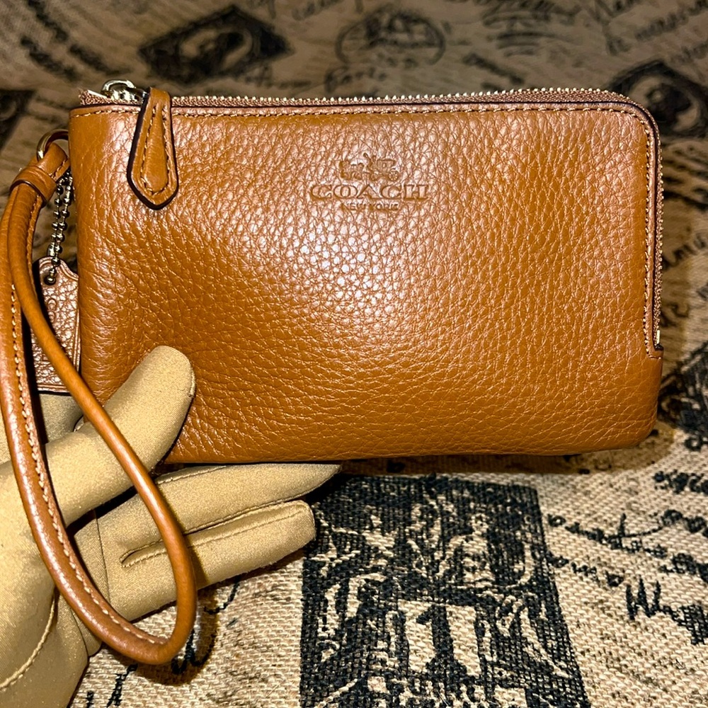 Coach small leather wristlet with pebble texture